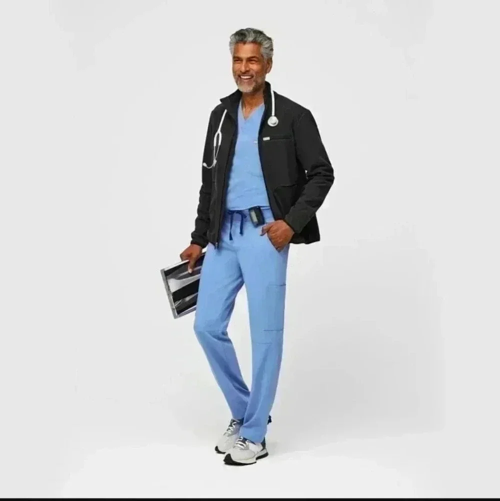 Figs men's Axim Cargo Scrub Pants™